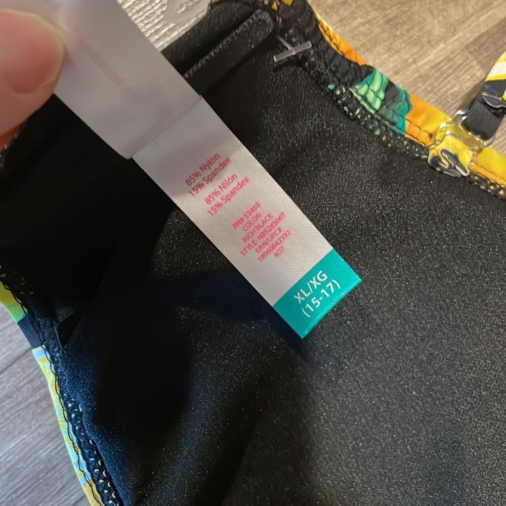 NWOT Lemons Bikini Top. XL - Picture 8 of 9